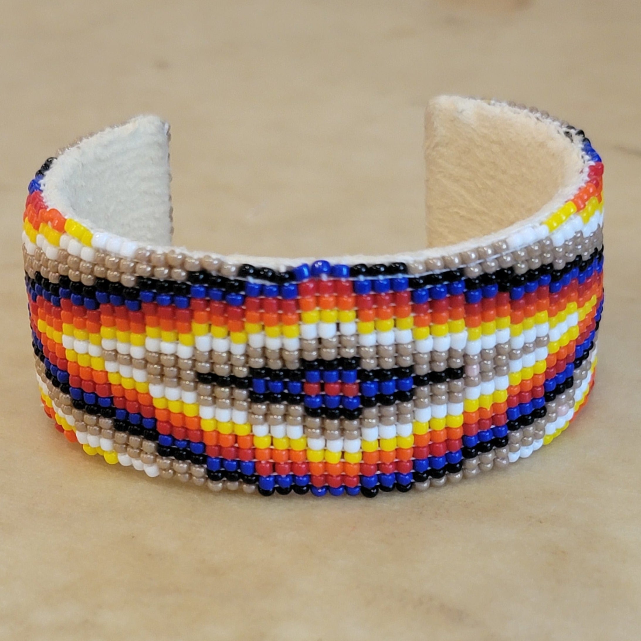 Indian Beaded Bracelet | Beading patterns, Loom beading, Native american  beadwork patterns